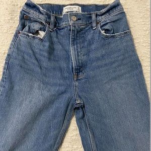 Abercrombie and Fitch Ultra High Rise 90’s Straight Leg Jeans 4 27